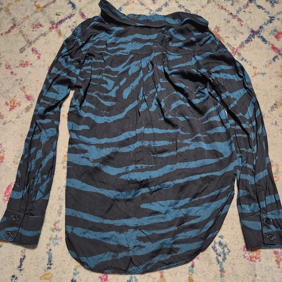 Bella Dahl Blue Zebra Blouse - Picture 4 of 4